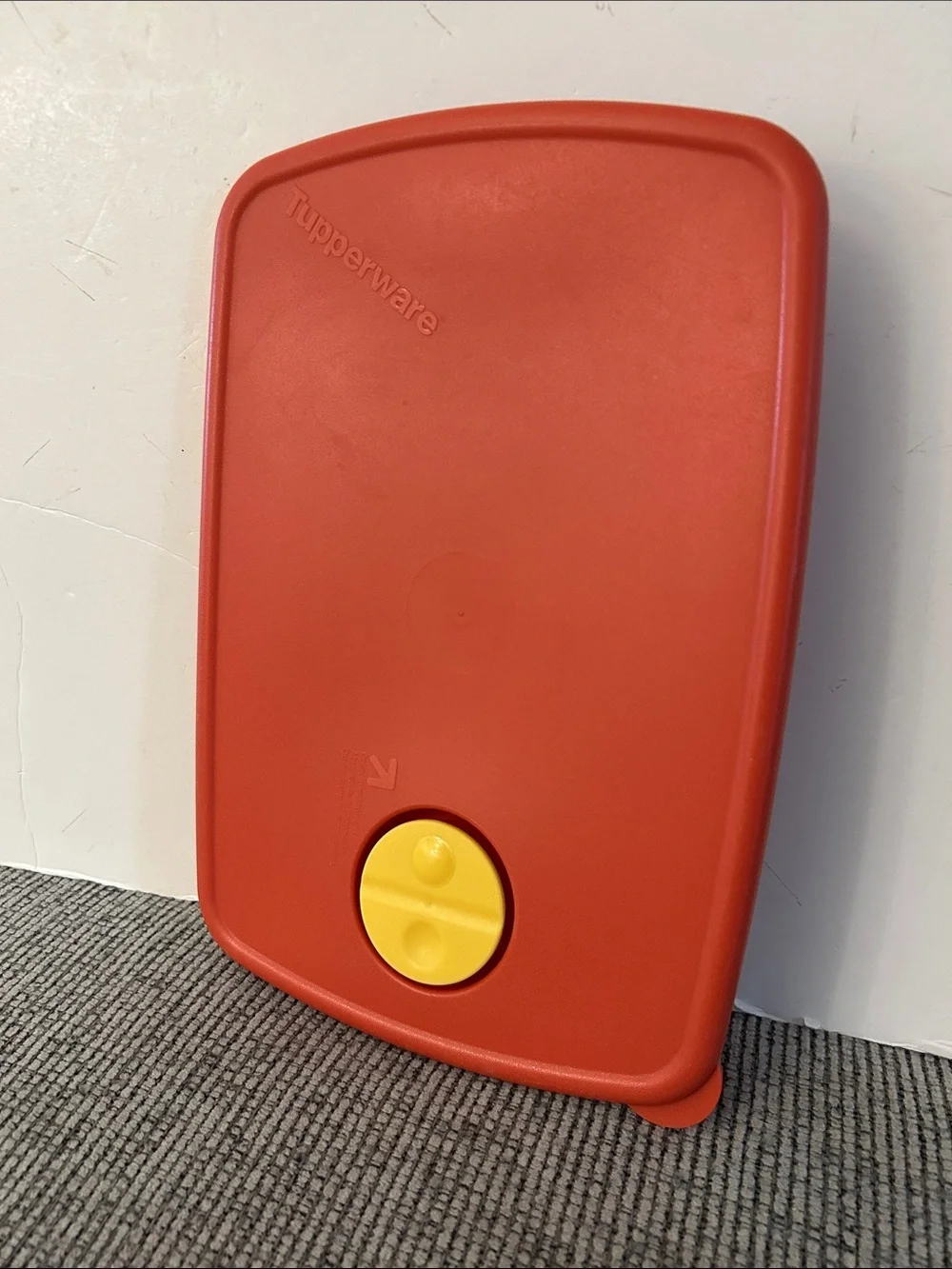 Tupperware rock n serve replacement Lid orange rectangle with Yellow Vent Plug